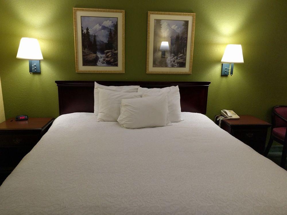 Days Inn By Wyndham Nashville Saint Thomas West Hospital Dış mekan fotoğraf